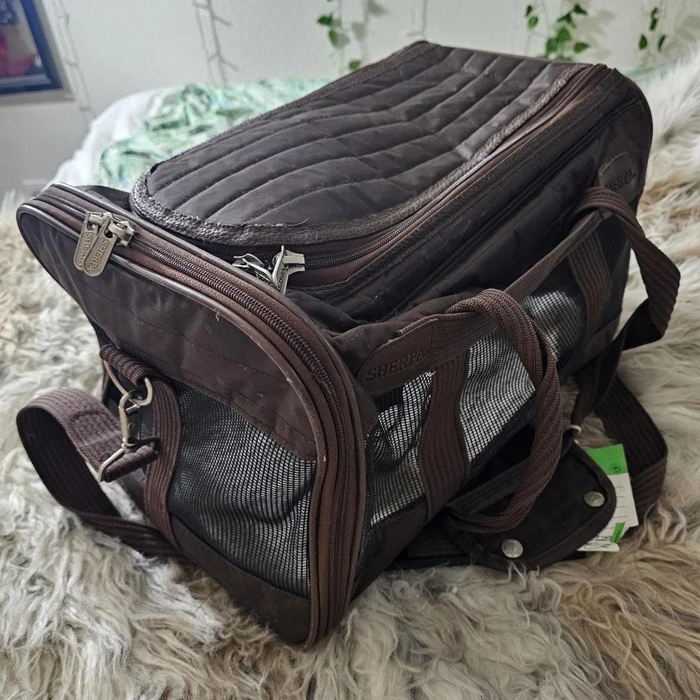 Sherpa Original Deluxe Travel Bag Pet Carrier- Medium